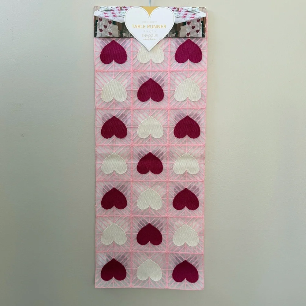 Envogue Pink and Cream Heart Table Runner